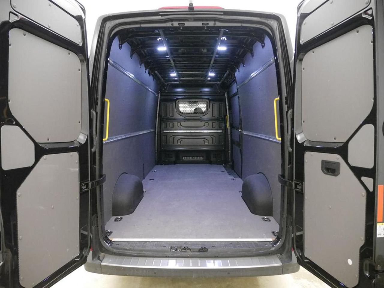 Volkswagen Crafter Kasten 35 L4H3 NAVI DAB PDC KAMERA - فان: صورة 4 Volkswagen Crafter Kasten 35 L4H3 NAVI DAB PDC KAMERA - فان: صورة 4