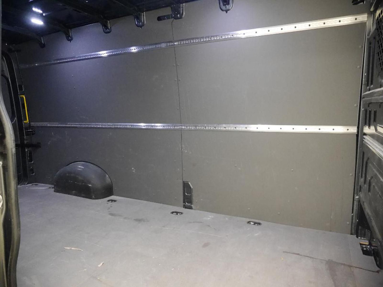 Volkswagen Crafter Kasten 35 L4H3 PDC DAB KAMERA KLIMA MFL - فان: صورة 5 Volkswagen Crafter Kasten 35 L4H3 PDC DAB KAMERA KLIMA MFL - فان: صورة 5