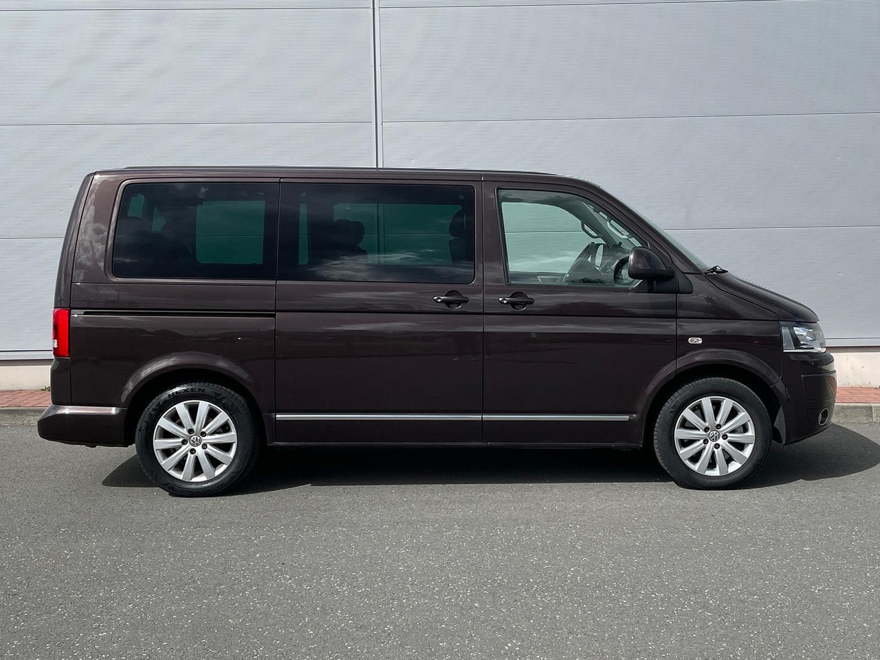 Volkswagen T5 Multivan Highline 4M LEDER AHK MFL - ميكروباص: صورة 5 Volkswagen T5 Multivan Highline 4M LEDER AHK MFL - ميكروباص: صورة 5