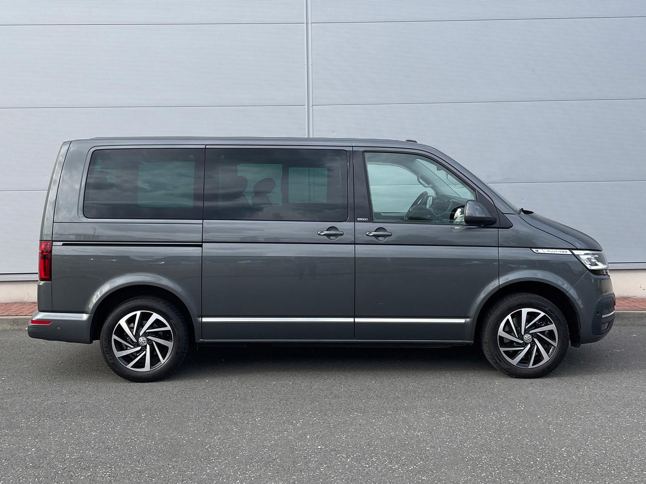 Volkswagen T6.1 Multivan Comfortline 4M ACC KAMERA SITZHZ - حافلة صغيرة, ميكروباص: صورة 5 Volkswagen T6.1 Multivan Comfortline 4M ACC KAMERA SITZHZ - حافلة صغيرة, ميكروباص: صورة 5