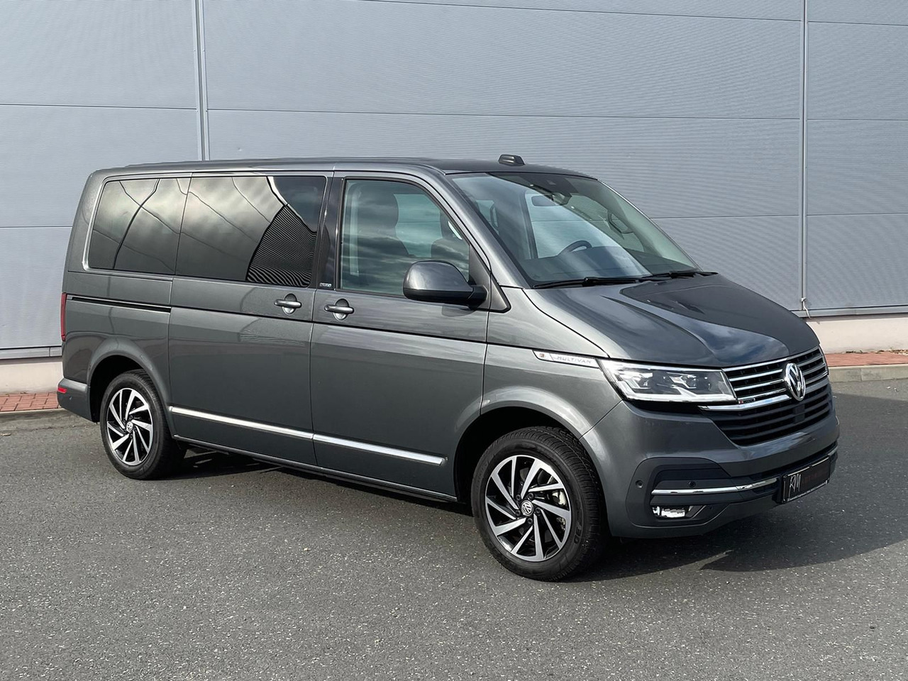 Volkswagen T6.1 Multivan Comfortline 4M ACC KAMERA SITZHZ - حافلة صغيرة, ميكروباص: صورة 2 Volkswagen T6.1 Multivan Comfortline 4M ACC KAMERA SITZHZ - حافلة صغيرة, ميكروباص: صورة 2