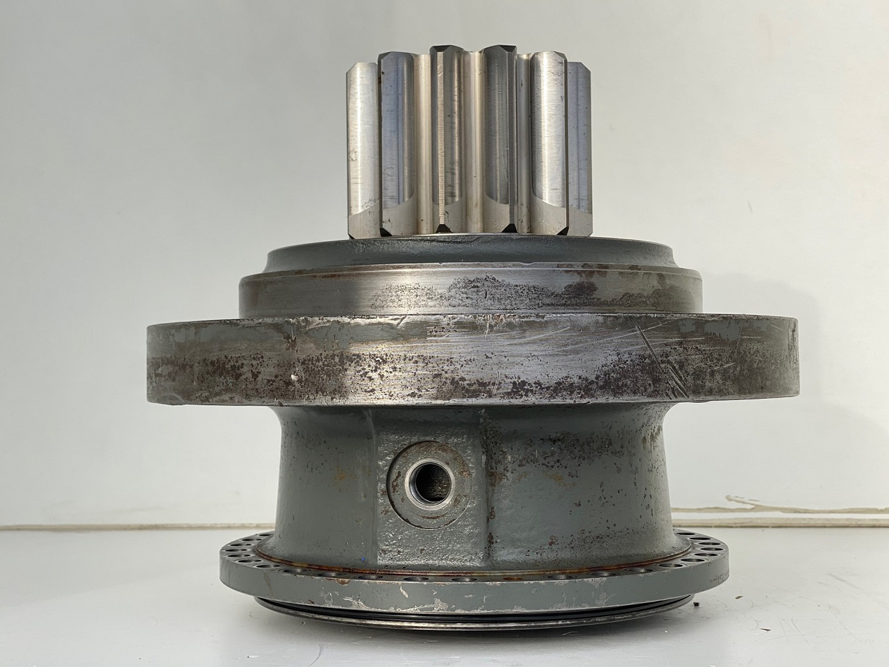 Liebherr Abtriebswellengehäuse ID-Nr.90018934 mit Abtriebswelle ID-Nr.90204999. SAT275/260 - SAT275/261 - SAT275/266 - SAT275/289. #1788#1730# - صندوق التروس - آلات الإنشاء: صورة 5 Liebherr Abtriebswellengehäuse ID-Nr.90018934 mit Abtriebswelle ID-Nr.90204999. SAT275/260 - SAT275/261 - SAT275/266 - SAT275/289. #1788#1730# - صندوق التروس - آلات الإنشاء: صورة 5