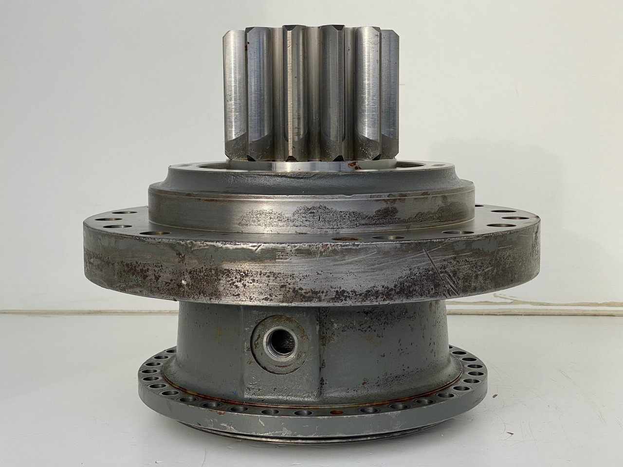 Liebherr Abtriebswellengehäuse ID-Nr.90018934 mit Abtriebswelle ID-Nr.90204999. SAT275/260 - SAT275/261 - SAT275/266 - SAT275/289. #1788#1730# - صندوق التروس - آلات الإنشاء: صورة 4 Liebherr Abtriebswellengehäuse ID-Nr.90018934 mit Abtriebswelle ID-Nr.90204999. SAT275/260 - SAT275/261 - SAT275/266 - SAT275/289. #1788#1730# - صندوق التروس - آلات الإنشاء: صورة 4