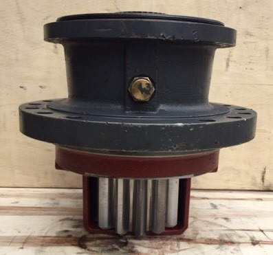 Liebherr Abtriebswellengehäuse ID-Nr.90021076 - ID-Nr.90208493 mit Abtriebswelle ID-Nr.90006049 – ID-Nr.90202639. SAT325/294 - SAT325/274. #0067# - محرك سوينغ - آلات الإنشاء: صورة 2 Liebherr Abtriebswellengehäuse ID-Nr.90021076 - ID-Nr.90208493 mit Abtriebswelle ID-Nr.90006049 – ID-Nr.90202639. SAT325/294 - SAT325/274. #0067# - محرك سوينغ - آلات الإنشاء: صورة 2