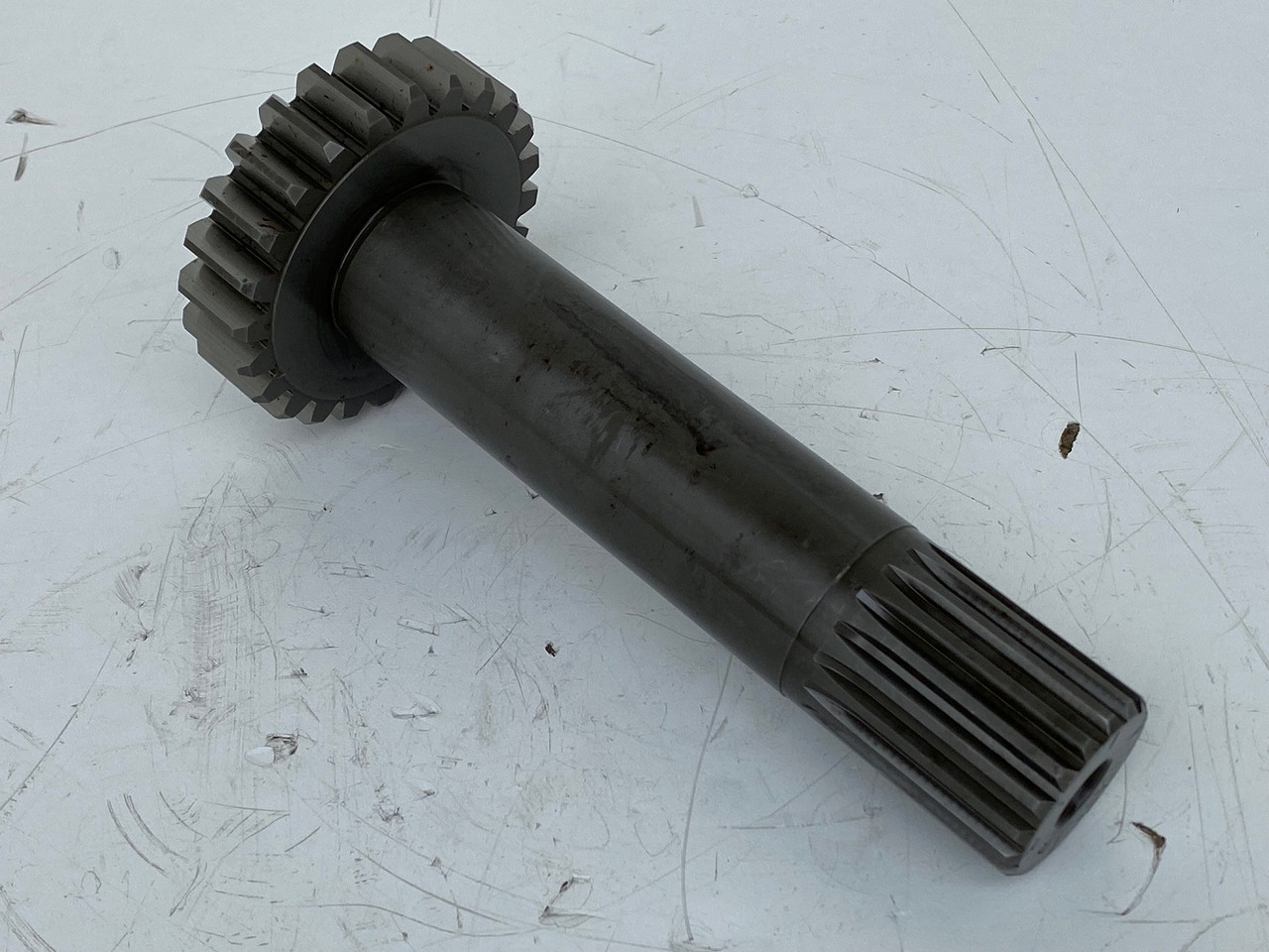 Liebherr Antriebswelle ID-Nr.9443859 - ID-Nr.944385903. LH60, LH80, ER934, ER944, LOS944, LOS946, LOS950, LOS954, R944, R946, R950, R954, RZG390. #AN2804# - صندوق التروس - حفار زاحف: صورة 1 Liebherr Antriebswelle ID-Nr.9443859 - ID-Nr.944385903. LH60, LH80, ER934, ER944, LOS944, LOS946, LOS950, LOS954, R944, R946, R950, R954, RZG390. #AN2804# - صندوق التروس - حفار زاحف: صورة 1