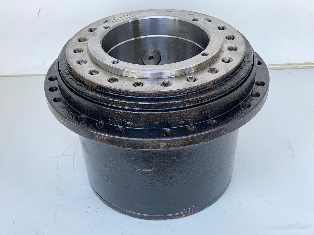 Liebherr Fahrantrieb FAT355P076. ID-Nr.969455101 - ID-Nr.969524001 - ID-Nr.90022900. LO1916, LOS916, R906, R916, R922, R924. #2088# - محرك السفر - حفار زاحف: صورة 1 Liebherr Fahrantrieb FAT355P076. ID-Nr.969455101 - ID-Nr.969524001 - ID-Nr.90022900. LO1916, LOS916, R906, R916, R922, R924. #2088# - محرك السفر - حفار زاحف: صورة 1