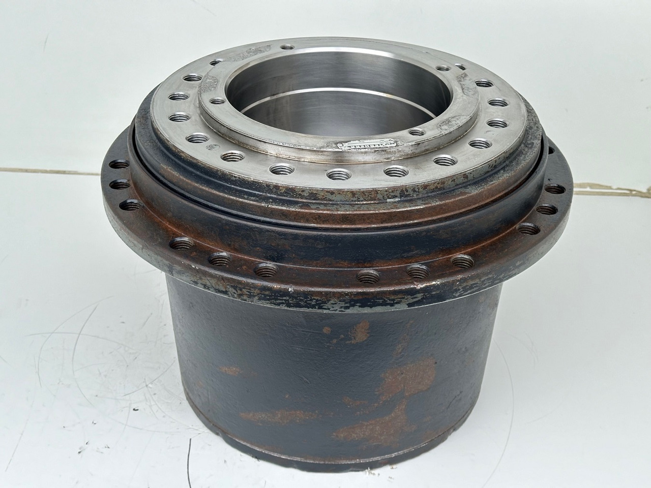 Liebherr Fahrantrieb FAT355P076. ID-Nr.969455101 - ID-Nr.969524001 - ID-Nr.90022900. LO1916, LOS916, R906, R916, R922, R924. #969455101.1647# - محرك السفر - آلات الإنشاء: صورة 1 Liebherr Fahrantrieb FAT355P076. ID-Nr.969455101 - ID-Nr.969524001 - ID-Nr.90022900. LO1916, LOS916, R906, R916, R922, R924. #969455101.1647# - محرك السفر - آلات الإنشاء: صورة 1