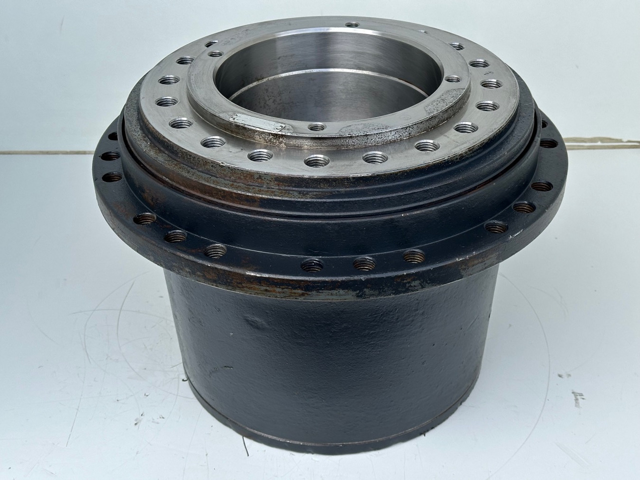 Liebherr Fahrantrieb FAT355P076. ID-Nr.969455101 - ID-Nr.969524001 - ID-Nr.90022900. LO1916, LOS916, R906, R916, R922, R924. #969455101.1649# - محرك السفر - آلات الإنشاء: صورة 1 Liebherr Fahrantrieb FAT355P076. ID-Nr.969455101 - ID-Nr.969524001 - ID-Nr.90022900. LO1916, LOS916, R906, R916, R922, R924. #969455101.1649# - محرك السفر - آلات الإنشاء: صورة 1