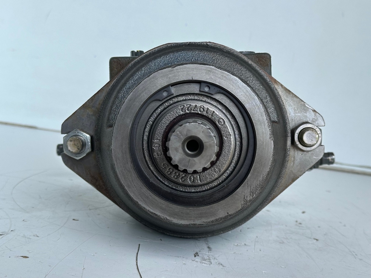 Liebherr Hydraulikeinbaumotor Typ:FMF058, ID-Nr.10122576 - ID-Nr.10145827 - ID-Nr.11371069. LOS1906, P924 COMP , R906, R906 PROTO, R916, R922, R924, R924 COMP, R926 COMP, R926 K LC. #39780# - موتور هيدروليكي - حفّار: صورة 5 Liebherr Hydraulikeinbaumotor Typ:FMF058, ID-Nr.10122576 - ID-Nr.10145827 - ID-Nr.11371069. LOS1906, P924 COMP , R906, R906 PROTO, R916, R922, R924, R924 COMP, R926 COMP, R926 K LC. #39780# - موتور هيدروليكي - حفّار: صورة 5