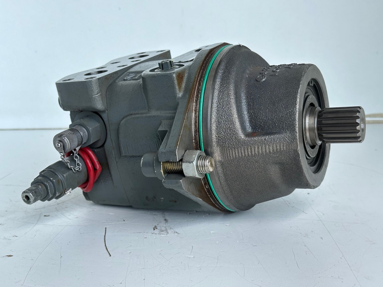 Liebherr Hydraulikeinbaumotor Typ:FMF058, ID-Nr.10122576 - ID-Nr.10145827 - ID-Nr.11371069. LOS1906, P924 COMP , R906, R906 PROTO, R916, R922, R924, R924 COMP, R926 COMP, R926 K LC. #39780# - موتور هيدروليكي - حفّار: صورة 2 Liebherr Hydraulikeinbaumotor Typ:FMF058, ID-Nr.10122576 - ID-Nr.10145827 - ID-Nr.11371069. LOS1906, P924 COMP , R906, R906 PROTO, R916, R922, R924, R924 COMP, R926 COMP, R926 K LC. #39780# - موتور هيدروليكي - حفّار: صورة 2