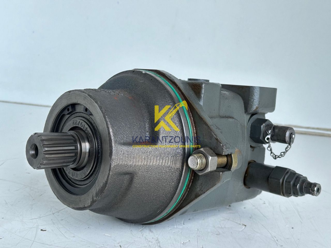 Liebherr Hydraulikeinbaumotor Typ:FMF058, ID-Nr.10122576 - ID-Nr.10145827 - ID-Nr.11371069. LOS1906, P924 COMP , R906, R906 PROTO, R916, R922, R924, R924 COMP, R926 COMP, R926 K LC. #39780# - موتور هيدروليكي - حفّار: صورة 1 Liebherr Hydraulikeinbaumotor Typ:FMF058, ID-Nr.10122576 - ID-Nr.10145827 - ID-Nr.11371069. LOS1906, P924 COMP , R906, R906 PROTO, R916, R922, R924, R924 COMP, R926 COMP, R926 K LC. #39780# - موتور هيدروليكي - حفّار: صورة 1