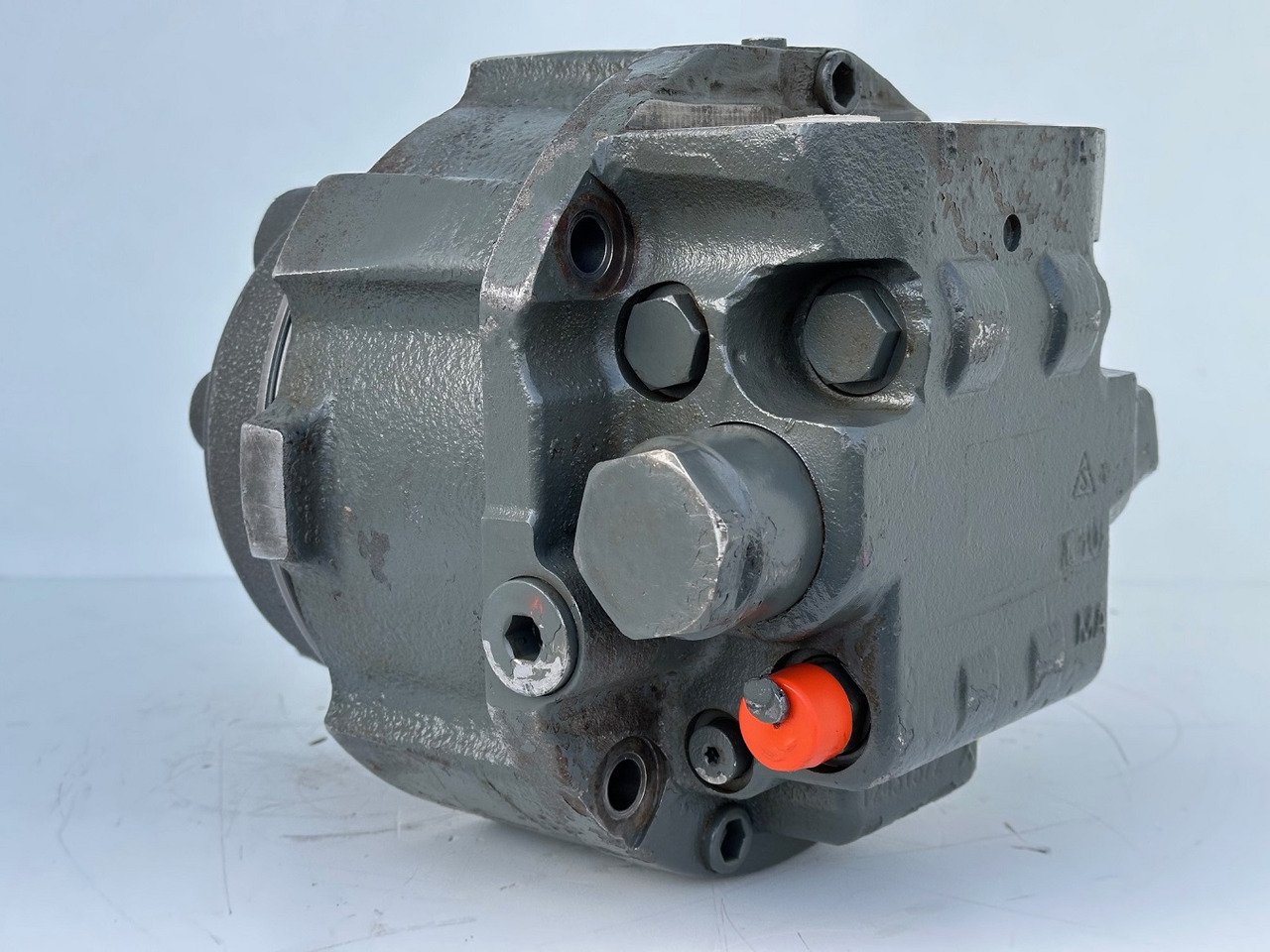 Liebherr Hydraulikeinbaumotor Typ:LH46VE 108. ID-Nr.11428178 . LOS926-1715,R926-1715,R928-1715,R930-1716,R934-1550,R936K-LC,R936K-NLC,R936K-SLC,R938. #11428178.0663# - محرك السفر - آلات الإنشاء: صورة 5 Liebherr Hydraulikeinbaumotor Typ:LH46VE 108. ID-Nr.11428178 . LOS926-1715,R926-1715,R928-1715,R930-1716,R934-1550,R936K-LC,R936K-NLC,R936K-SLC,R938. #11428178.0663# - محرك السفر - آلات الإنشاء: صورة 5