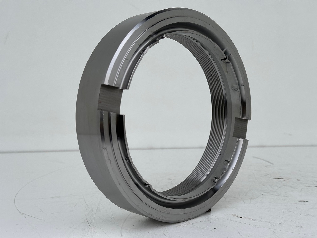 Liebherr Nutmutter ID-Nr.9443117 - ID-Nr.944311703. LH110,A974,LOS974,P974,P976,R974,R976,R980,P994,P995,R944,R995. #944311703.27.12.01# - صندوق التروس - آلات الإنشاء: صورة 4 Liebherr Nutmutter ID-Nr.9443117 - ID-Nr.944311703. LH110,A974,LOS974,P974,P976,R974,R976,R980,P994,P995,R944,R995. #944311703.27.12.01# - صندوق التروس - آلات الإنشاء: صورة 4