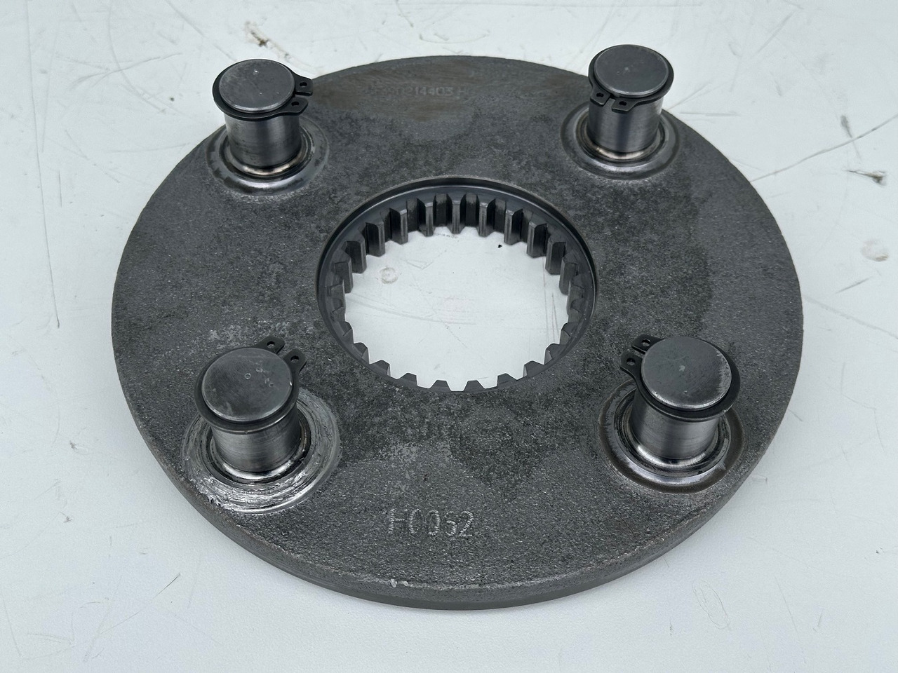 Liebherr Planetenträger ID-Nr.90214403. SAT275A290. R922 LC-1486. R924 LC-1487. #90214403.HO.925# - محرك سوينغ - آلات الإنشاء: صورة 1 Liebherr Planetenträger ID-Nr.90214403. SAT275A290. R922 LC-1486. R924 LC-1487. #90214403.HO.925# - محرك سوينغ - آلات الإنشاء: صورة 1