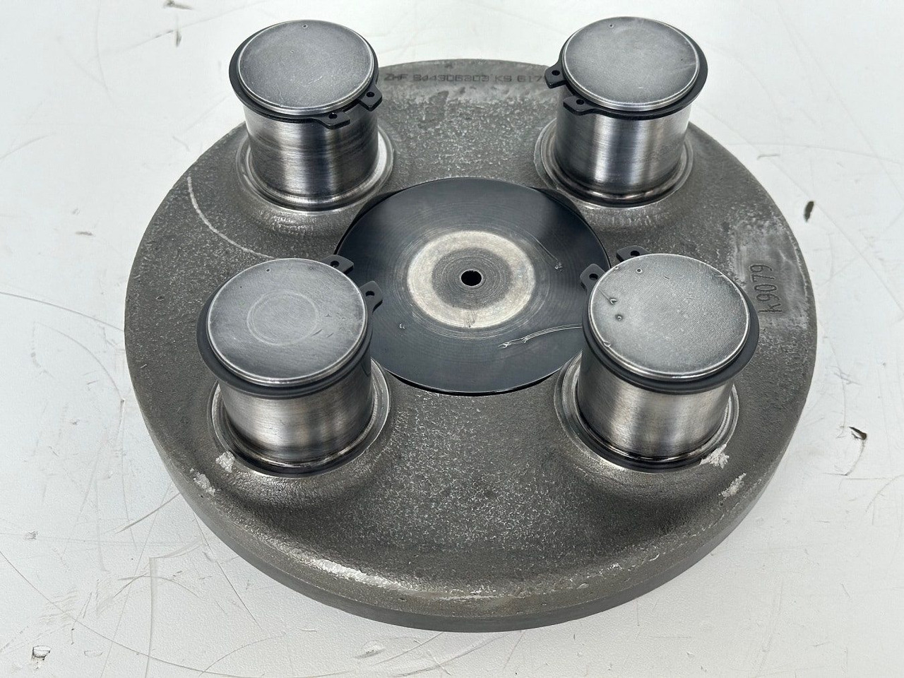 Liebherr Planetenträger ID-Nr.944306303 - ID-Nr.9443063. A924, A934, LH30, LH35, R906, R916, R922, R924, R926, R932, R934, R944. #k9079# - صندوق التروس - آلات الإنشاء: صورة 1 Liebherr Planetenträger ID-Nr.944306303 - ID-Nr.9443063. A924, A934, LH30, LH35, R906, R916, R922, R924, R926, R932, R934, R944. #k9079# - صندوق التروس - آلات الإنشاء: صورة 1