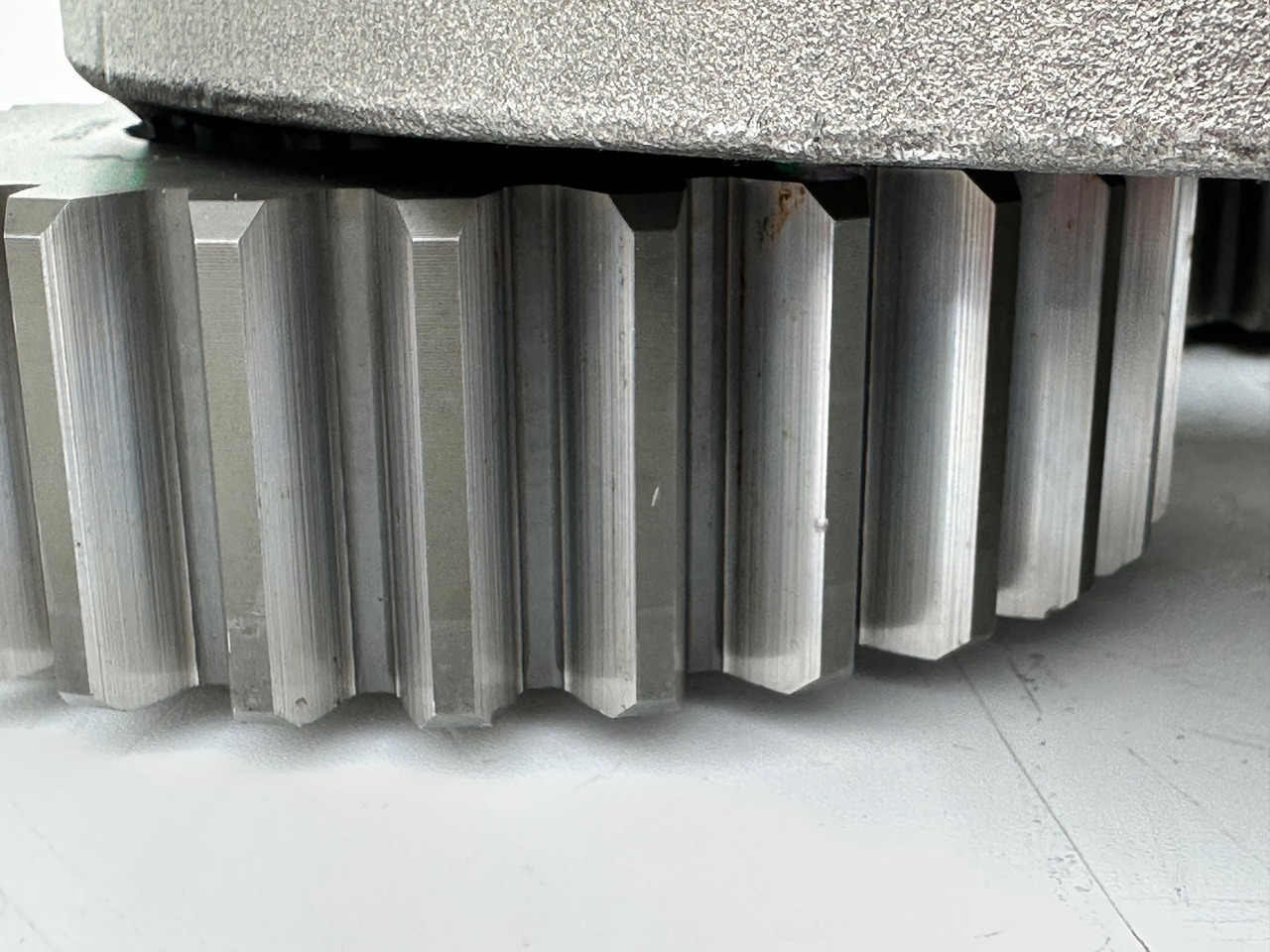 محرك السفر - حفّار Liebherr Planetenträger ID-Nr.944324903 mit Planetenrädern ID-Nr.944325903.  FAT550 FAT550P046.  A900,LH120,LH150,E974,ER974,R964,R966,R970,R974,R976,R980,R984.  #PL.9443249.PL9443260.2374#: صورة 11 محرك السفر - حفّار Liebherr Planetenträger ID-Nr.944324903 mit Planetenrädern ID-Nr.944325903.  FAT550 FAT550P046.  A900,LH120,LH150,E974,ER974,R964,R966,R970,R974,R976,R980,R984.  #PL.9443249.PL9443260.2374#: صورة 11