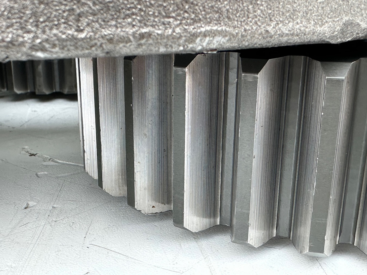 محرك السفر - حفّار Liebherr Planetenträger ID-Nr.944324903 mit Planetenrädern ID-Nr.944325903.  FAT550 FAT550P046.  A900,LH120,LH150,E974,ER974,R964,R966,R970,R974,R976,R980,R984.  #PL.9443249.PL9443260.2374#: صورة 12 محرك السفر - حفّار Liebherr Planetenträger ID-Nr.944324903 mit Planetenrädern ID-Nr.944325903.  FAT550 FAT550P046.  A900,LH120,LH150,E974,ER974,R964,R966,R970,R974,R976,R980,R984.  #PL.9443249.PL9443260.2374#: صورة 12