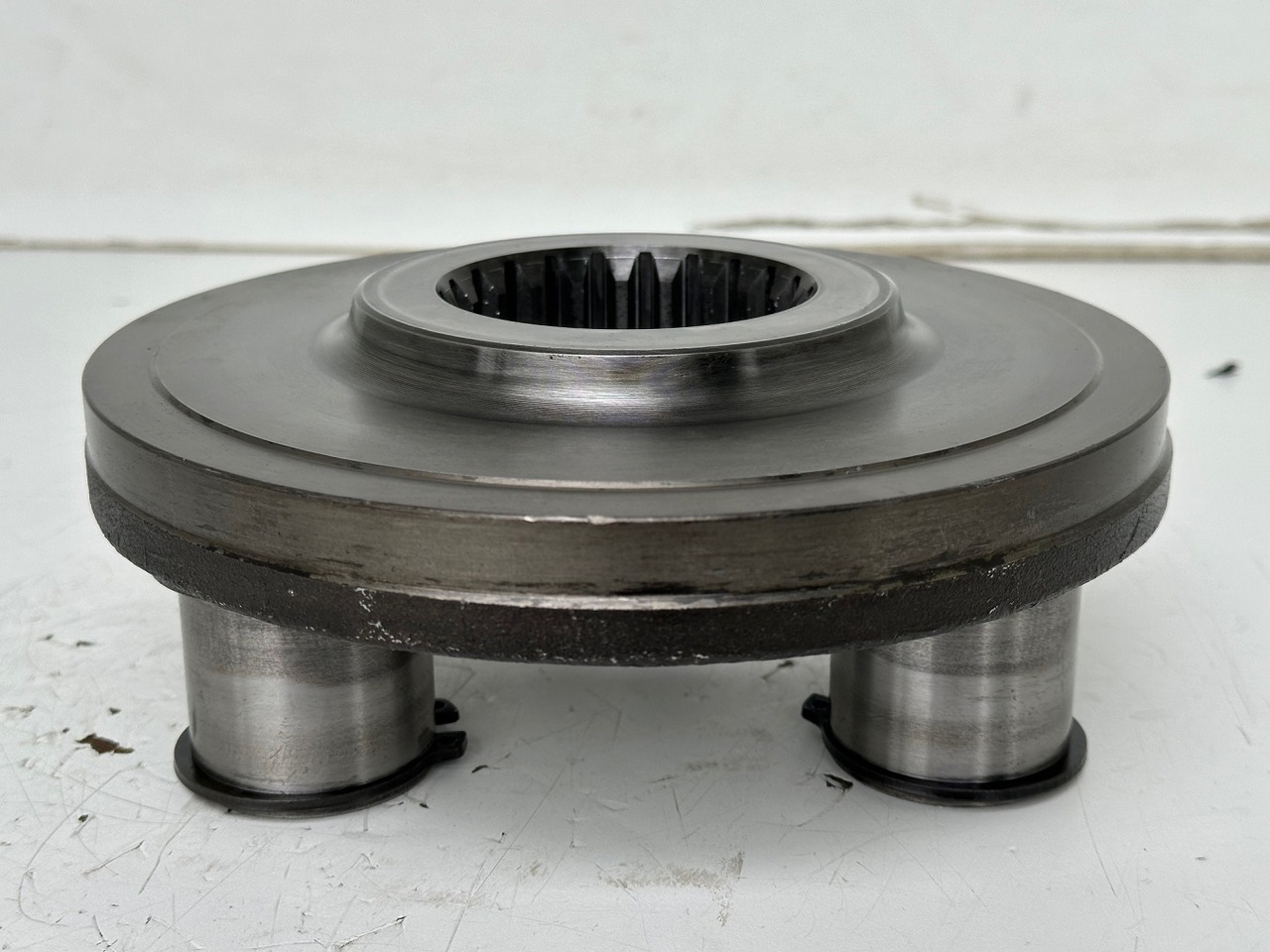 Liebherr Planetenträger ID-Nr.970559601. A900,A904,A913COMP,A914COMP,A914,A916COMP,A916,A918COMP,A918,A920,A922RAIL,A924RAIL,LH18,LH22,LH24,LH26,R900,R914 RAIL,R904,R914COMP,R918,R920,R922. #970559601 - صندوق التروس - آلات الإنشاء: صورة 5 Liebherr Planetenträger ID-Nr.970559601. A900,A904,A913COMP,A914COMP,A914,A916COMP,A916,A918COMP,A918,A920,A922RAIL,A924RAIL,LH18,LH22,LH24,LH26,R900,R914 RAIL,R904,R914COMP,R918,R920,R922. #970559601 - صندوق التروس - آلات الإنشاء: صورة 5