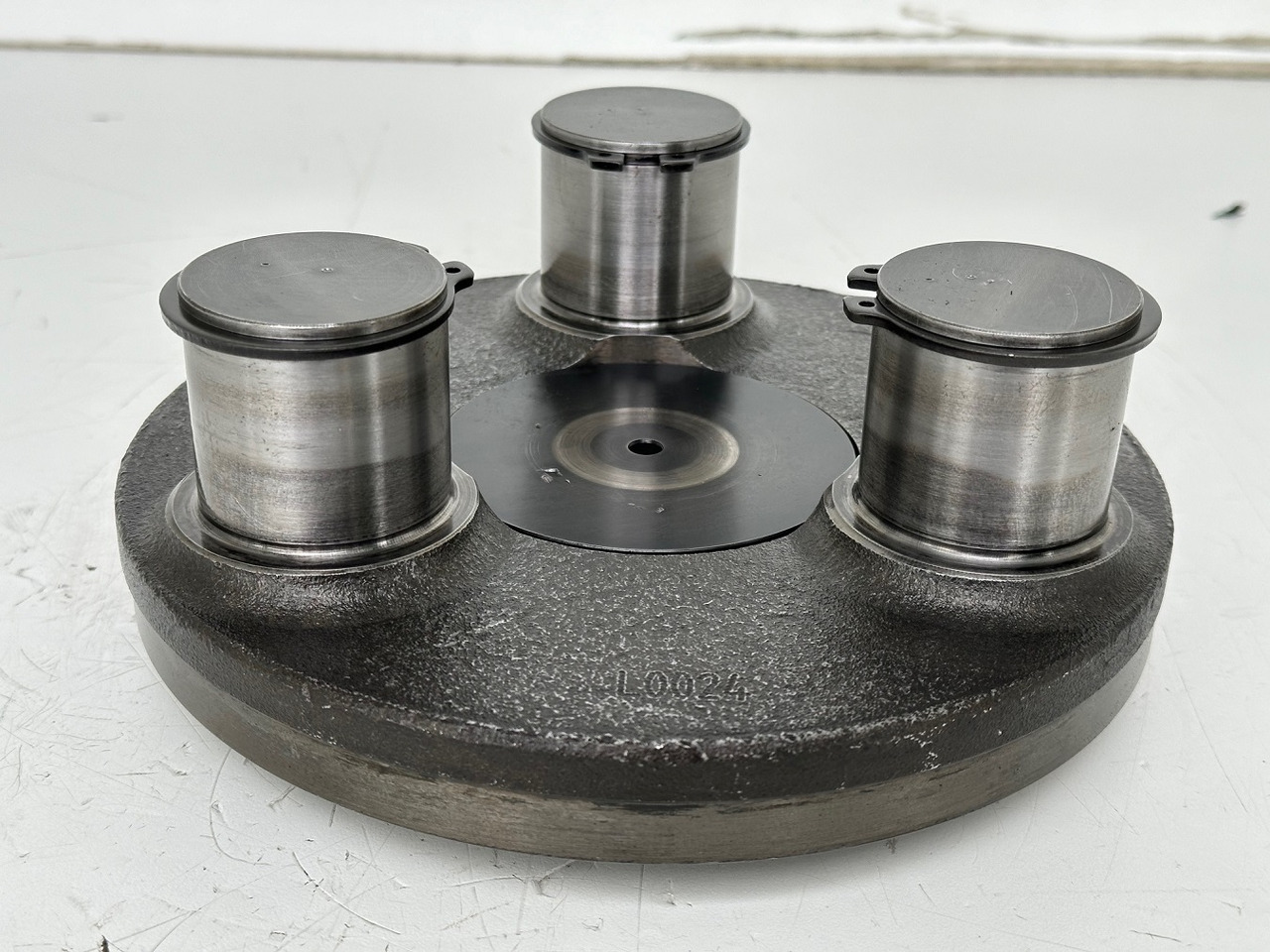 Liebherr Planetenträger ID-Nr.970559601. A900,A904,A913COMP,A914COMP,A914,A916COMP,A916,A918COMP,A918,A920,A922RAIL,A924RAIL,LH18,LH22,LH24,LH26,R900,R914 RAIL,R904,R914COMP,R918,R920,R922. #970559601 - صندوق التروس - آلات الإنشاء: صورة 2 Liebherr Planetenträger ID-Nr.970559601. A900,A904,A913COMP,A914COMP,A914,A916COMP,A916,A918COMP,A918,A920,A922RAIL,A924RAIL,LH18,LH22,LH24,LH26,R900,R914 RAIL,R904,R914COMP,R918,R920,R922. #970559601 - صندوق التروس - آلات الإنشاء: صورة 2