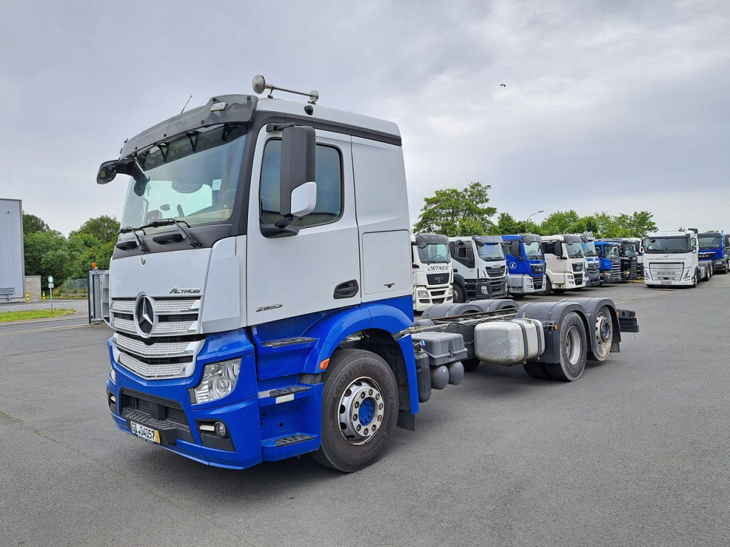 Mercedes Benz 2553 Actros 6x2 (Nr. 5790) - شاحنة بهيكل معدني للمقصورة: صورة 3 Mercedes Benz 2553 Actros 6x2 (Nr. 5790) - شاحنة بهيكل معدني للمقصورة: صورة 3