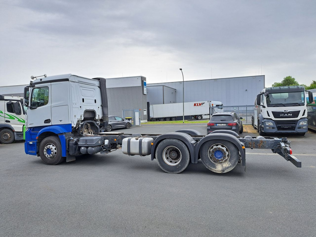 Mercedes Benz 2553 Actros 6x2 (Nr. 5790) - شاحنة بهيكل معدني للمقصورة: صورة 4 Mercedes Benz 2553 Actros 6x2 (Nr. 5790) - شاحنة بهيكل معدني للمقصورة: صورة 4