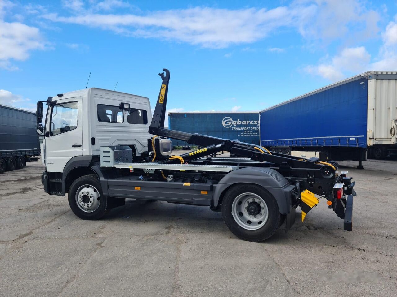 Mercedes-Benz Atego 1527L - شاحنة برافعة خطافية: صورة 1 Mercedes-Benz Atego 1527L - شاحنة برافعة خطافية: صورة 1