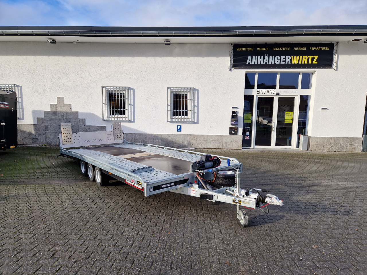BJT T Transporter 231 550x224cm elektrisch ankippbar Komfort Paket Warn Winde LED 10" Tridem 3500kg - مقطورة لنقل المعدات: صورة 5 BJT T Transporter 231 550x224cm elektrisch ankippbar Komfort Paket Warn Winde LED 10" Tridem 3500kg - مقطورة لنقل المعدات: صورة 5