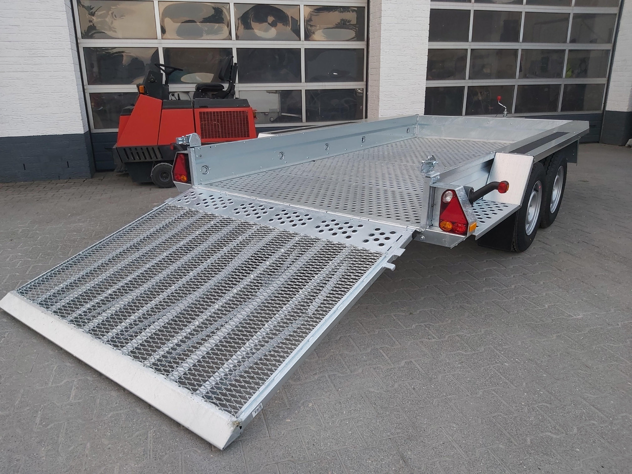 Brenderup MT 3651 MT3600 STB3500s 360x179x27cm Auffahrklappe Lochboden Stahl Reserverad 3500kg - مقطورة لنقل المعدات: صورة 1 Brenderup MT 3651 MT3600 STB3500s 360x179x27cm Auffahrklappe Lochboden Stahl Reserverad 3500kg - مقطورة لنقل المعدات: صورة 1