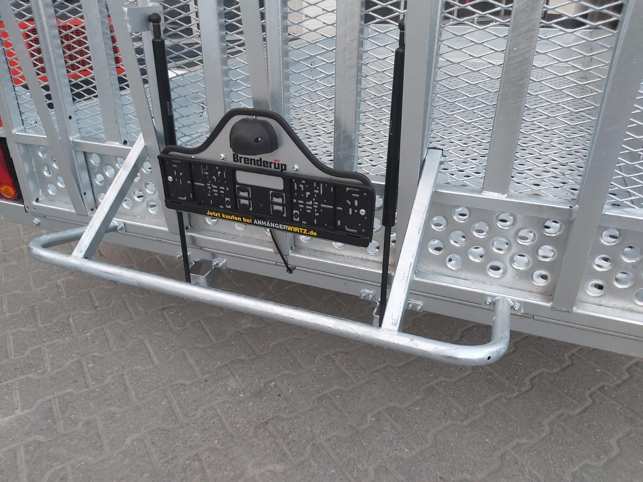 Brenderup MT 3651 MT3600 STB3500s 360x179x27cm Auffahrklappe Lochboden Stahl Reserverad 3500kg - مقطورة لنقل المعدات: صورة 4 Brenderup MT 3651 MT3600 STB3500s 360x179x27cm Auffahrklappe Lochboden Stahl Reserverad 3500kg - مقطورة لنقل المعدات: صورة 4