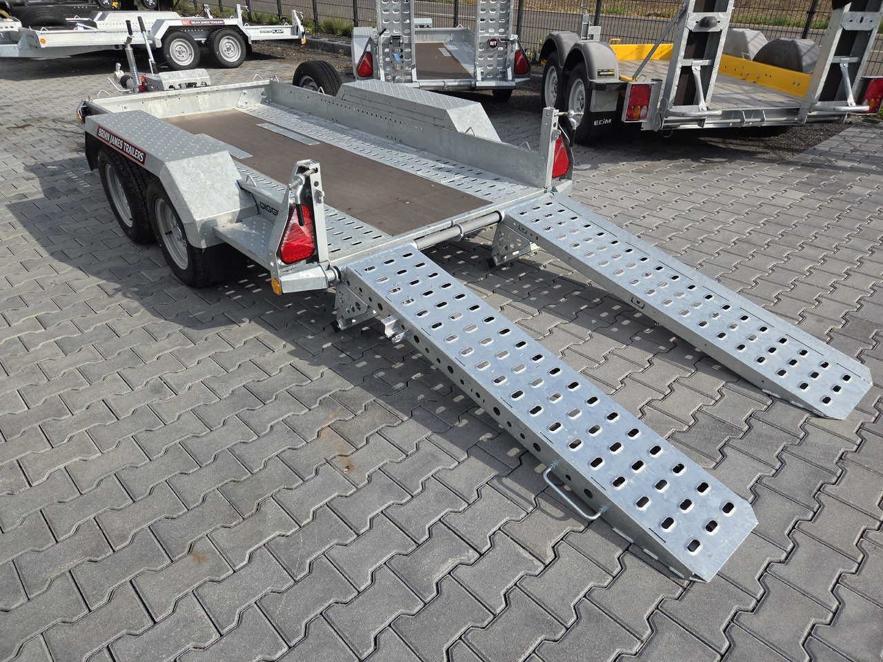 Brian James Digger Plant 543-2813-35 280x130cm Auffahrrampen klappbar Reserverad 3500kg - مقطورة لنقل المعدات: صورة 3 Brian James Digger Plant 543-2813-35 280x130cm Auffahrrampen klappbar Reserverad 3500kg - مقطورة لنقل المعدات: صورة 3