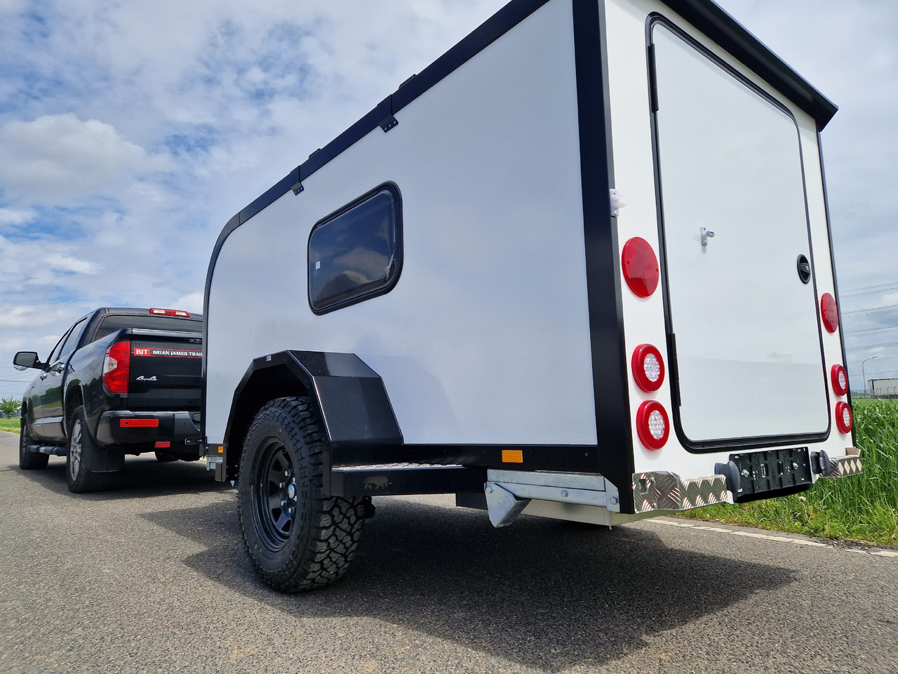 Cargo Base Camp offroad M 290x148x128cm Solar Akku 12 Volt Reeling 1350kg 100km/H - كرفان سحب: صورة 3 Cargo Base Camp offroad M 290x148x128cm Solar Akku 12 Volt Reeling 1350kg 100km/H - كرفان سحب: صورة 3