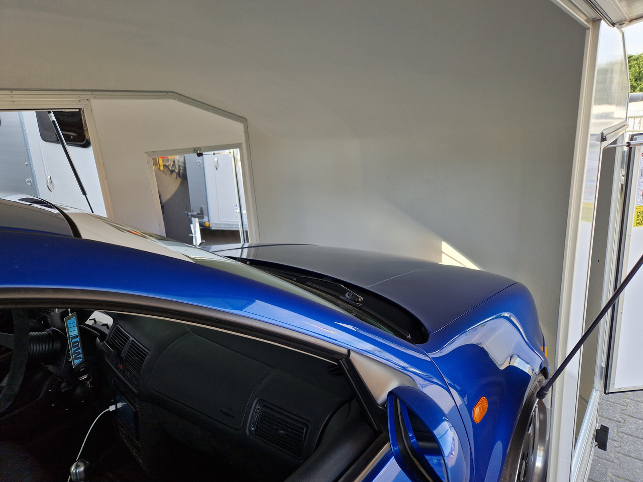 Cargo Roadster 1000 480x200x206cm Poly grey Seitenklappe & Tür ASR CAR Pullman 100km/H 3500kg 2025 - مقطورة بصندوق مغلق: صورة 5 Cargo Roadster 1000 480x200x206cm Poly grey Seitenklappe & Tür ASR CAR Pullman 100km/H 3500kg 2025 - مقطورة بصندوق مغلق: صورة 5