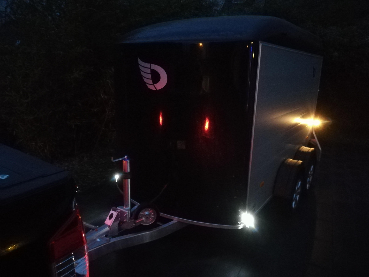 Cargo Roadster 500 312x167x199cm Alu Poly black Seitentür 100km/H Pullman 2000kg Sommer Aktion 2025 - مقطورة بصندوق مغلق: صورة 2 Cargo Roadster 500 312x167x199cm Alu Poly black Seitentür 100km/H Pullman 2000kg Sommer Aktion 2025 - مقطورة بصندوق مغلق: صورة 2