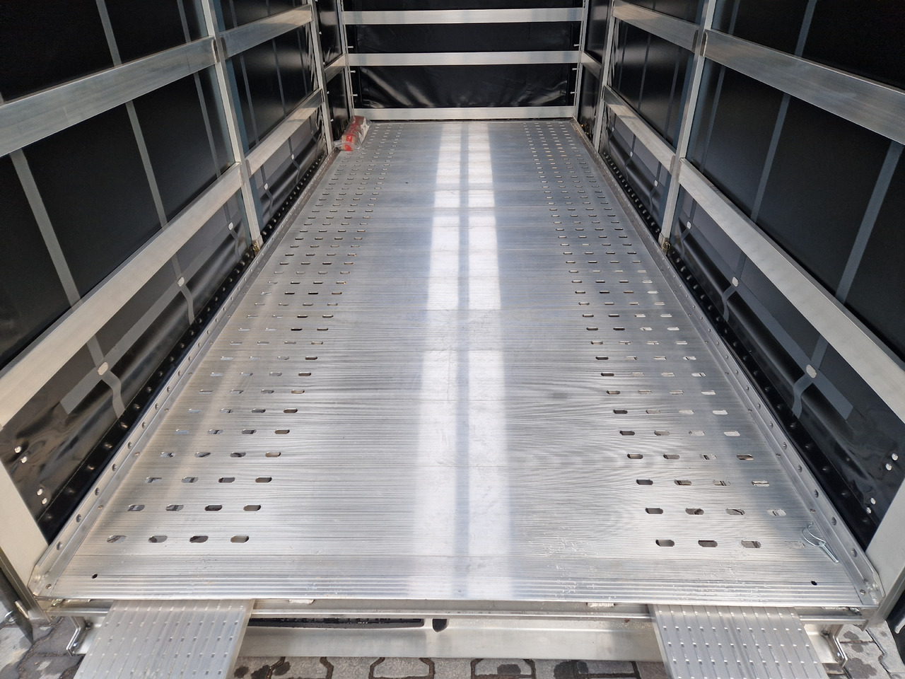 تريلا نقل سيارات Cartrailer Mototent Silverstone Light Alu 520x210x200cm blackline Tridem 10" (XXL) 3500kg: صورة 8
