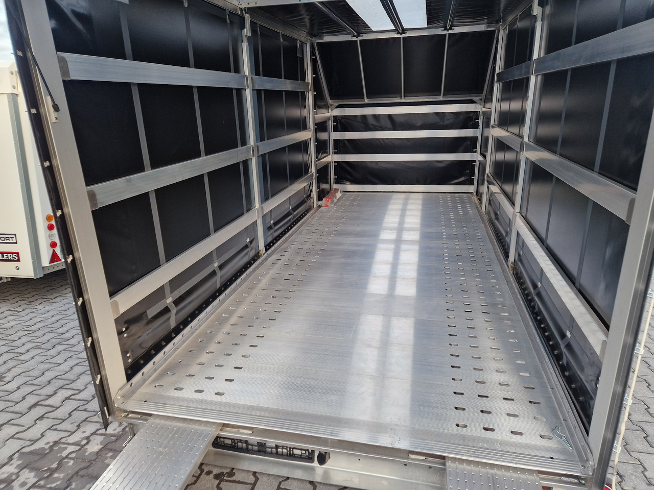 تريلا نقل سيارات Cartrailer Mototent Silverstone Light Alu 520x210x200cm blackline Tridem 10" (XXL) 3500kg: صورة 14