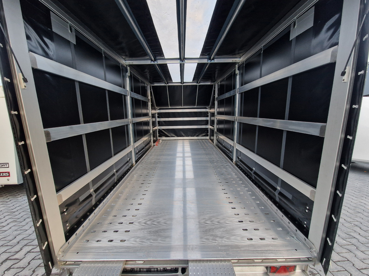تريلا نقل سيارات Cartrailer Mototent Silverstone Light Alu 520x210x200cm blackline Tridem 10" (XXL) 3500kg: صورة 6