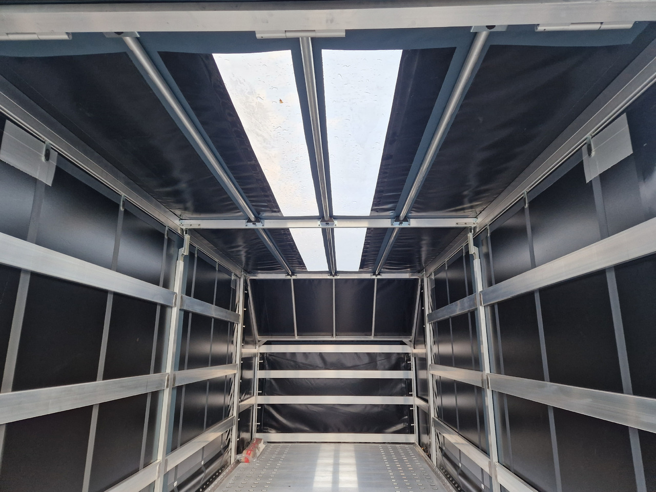 تريلا نقل سيارات Cartrailer Mototent Silverstone Light Alu 520x210x200cm blackline Tridem 10" (XXL) 3500kg: صورة 12