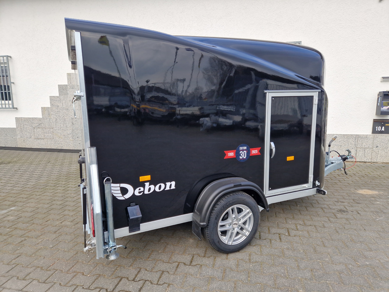 Debon Cargo 1300 300x152x168cm black Seitentür Alufelgen silver Pullman II 100km/H 1300kg Modell 25 - مقطورة عربة: صورة 5 Debon Cargo 1300 300x152x168cm black Seitentür Alufelgen silver Pullman II 100km/H 1300kg Modell 25 - مقطورة عربة: صورة 5