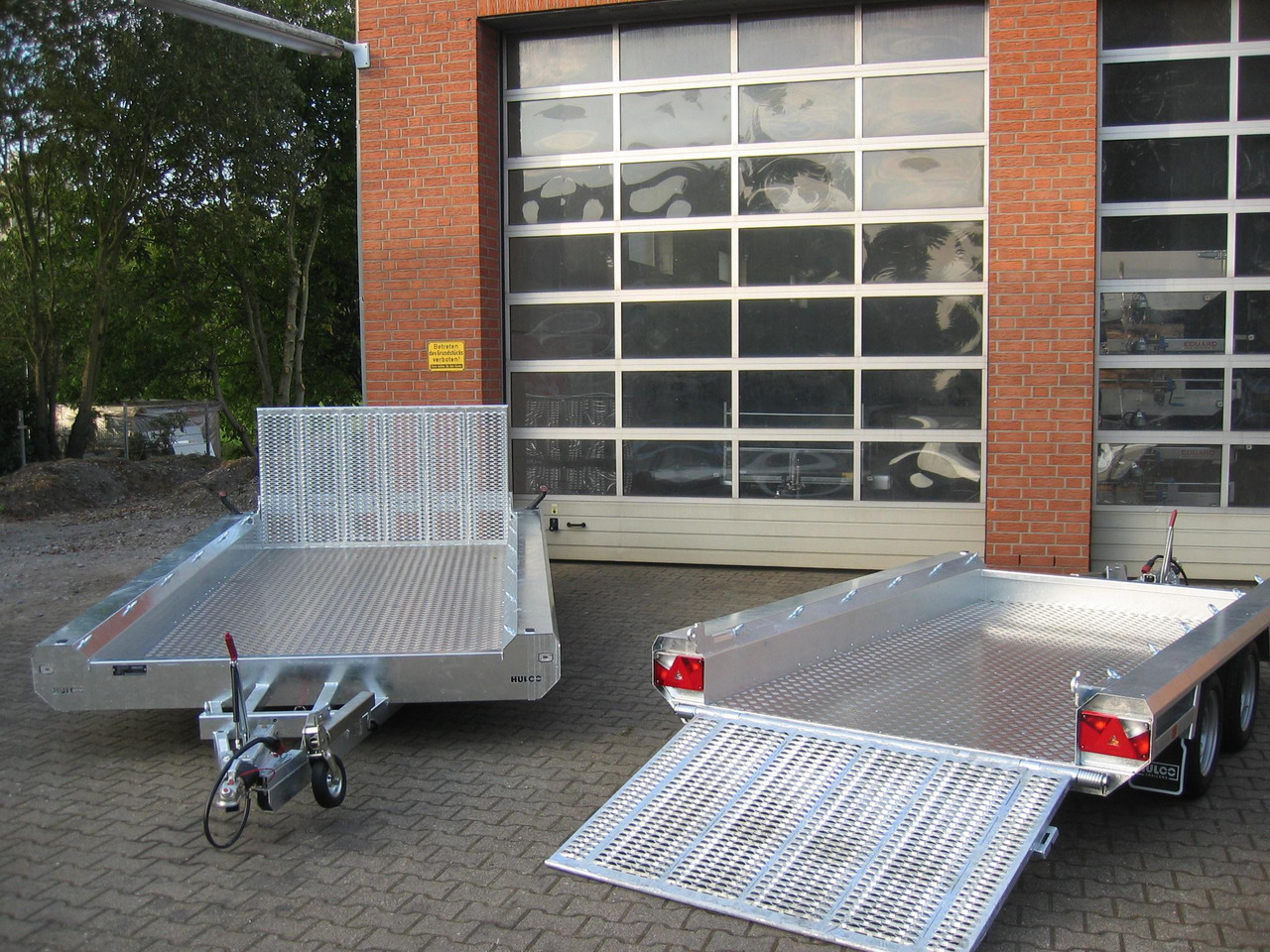 HULCO TERRAX Aluboden 294x150x27cm Heckrampe 100cm (M) 3000kg Abverkauf - مقطورة لنقل المعدات: صورة 2 HULCO TERRAX Aluboden 294x150x27cm Heckrampe 100cm (M) 3000kg Abverkauf - مقطورة لنقل المعدات: صورة 2