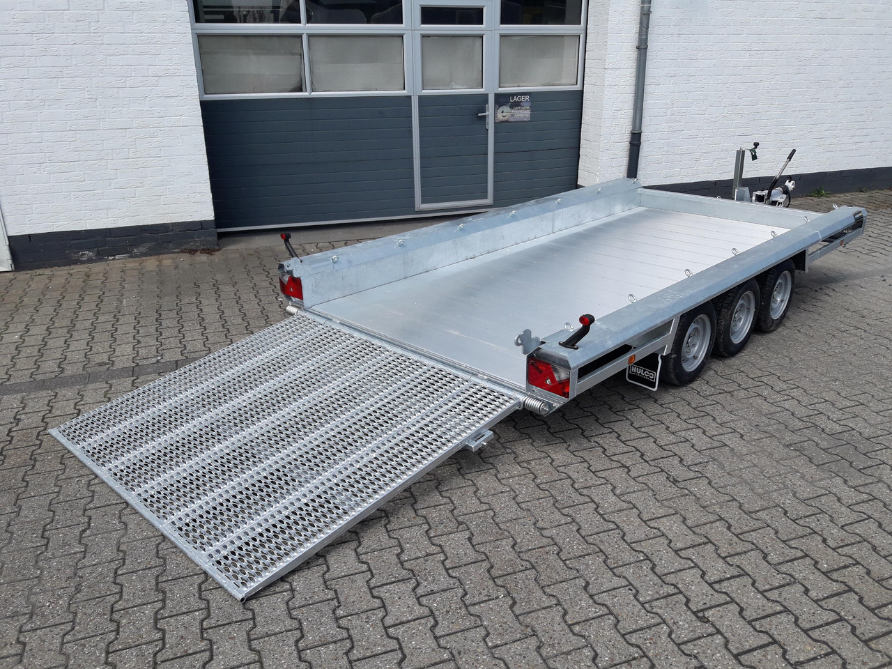 HULCO TERRAX Aluboden 394x180x27cm Heckrampe 150cm Tridem (XL) 3500kg - مقطورة لنقل المعدات: صورة 1 HULCO TERRAX Aluboden 394x180x27cm Heckrampe 150cm Tridem (XL) 3500kg - مقطورة لنقل المعدات: صورة 1