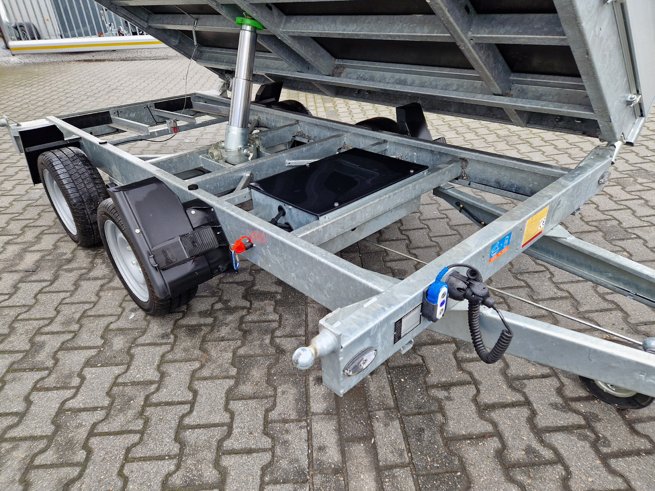 مقطورة قلابة Hapert COBALT HM-2 305x180x30cm Elektro & Laubgitter 2700kg: صورة 6 مقطورة قلابة Hapert COBALT HM-2 305x180x30cm Elektro & Laubgitter 2700kg: صورة 6