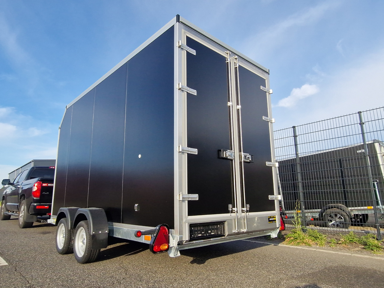 Kofferanhänger EasyLift L+ 3500 350x163x230cm black aerodynamisch 3500kg - مقطورة لنقل المعدات: صورة 5 Kofferanhänger EasyLift L+ 3500 350x163x230cm black aerodynamisch 3500kg - مقطورة لنقل المعدات: صورة 5