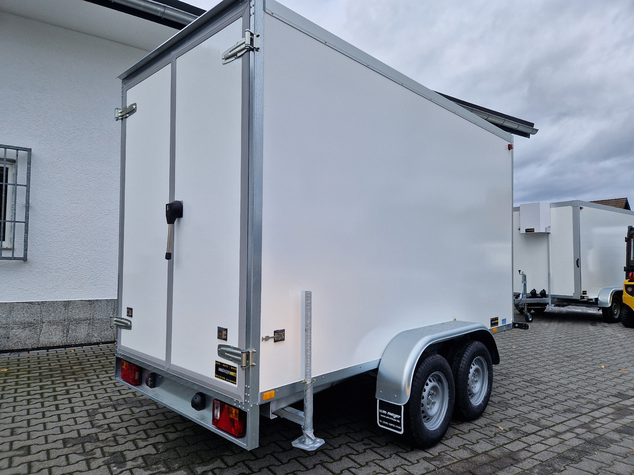 Kühlanhänger AZKF C 2735/155 343x154x200cm CiBIN 230V +Standkühlung (L) 2700kg Abverkauf - مقطورة للتبريد: صورة 2 Kühlanhänger AZKF C 2735/155 343x154x200cm CiBIN 230V +Standkühlung (L) 2700kg Abverkauf - مقطورة للتبريد: صورة 2