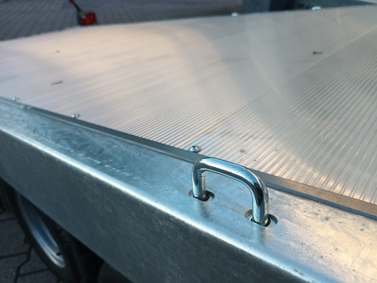 Martz Cartrailer GT KIPP 580/3 3,5T 580x215cm Profi Aluboden Winde Tridem 10" 3500kg 100 km/H - تريلا نقل سيارات: صورة 4 Martz Cartrailer GT KIPP 580/3 3,5T 580x215cm Profi Aluboden Winde Tridem 10" 3500kg 100 km/H - تريلا نقل سيارات: صورة 4