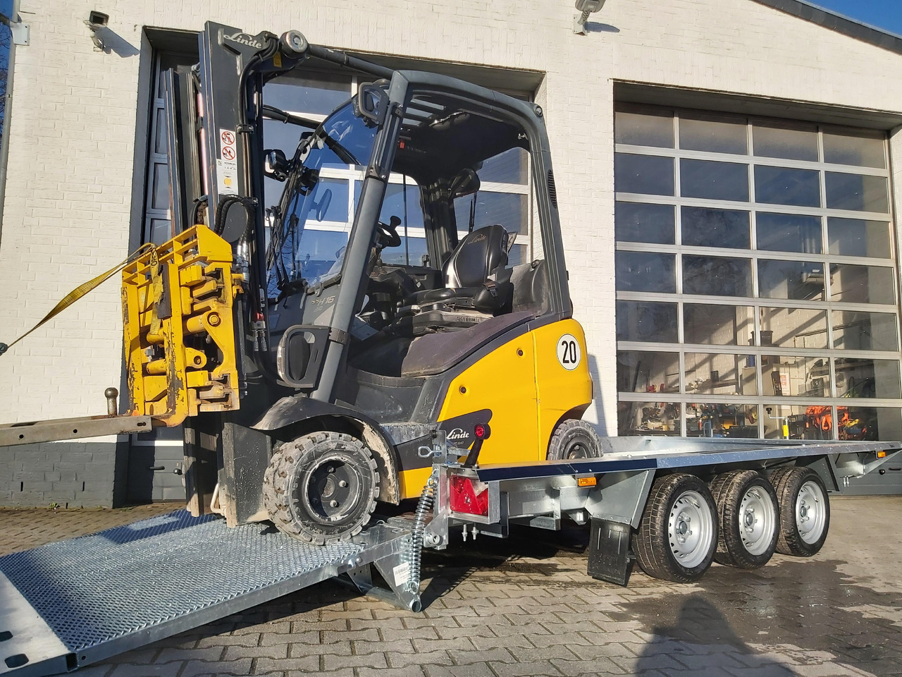 Martz Maschinentransporter BUILDER XL Bau-3 3500/3 400x180x30cm Auffahrklappe Tridem (XL) 3500kg - مقطورة لنقل المعدات: صورة 1 Martz Maschinentransporter BUILDER XL Bau-3 3500/3 400x180x30cm Auffahrklappe Tridem (XL) 3500kg - مقطورة لنقل المعدات: صورة 1