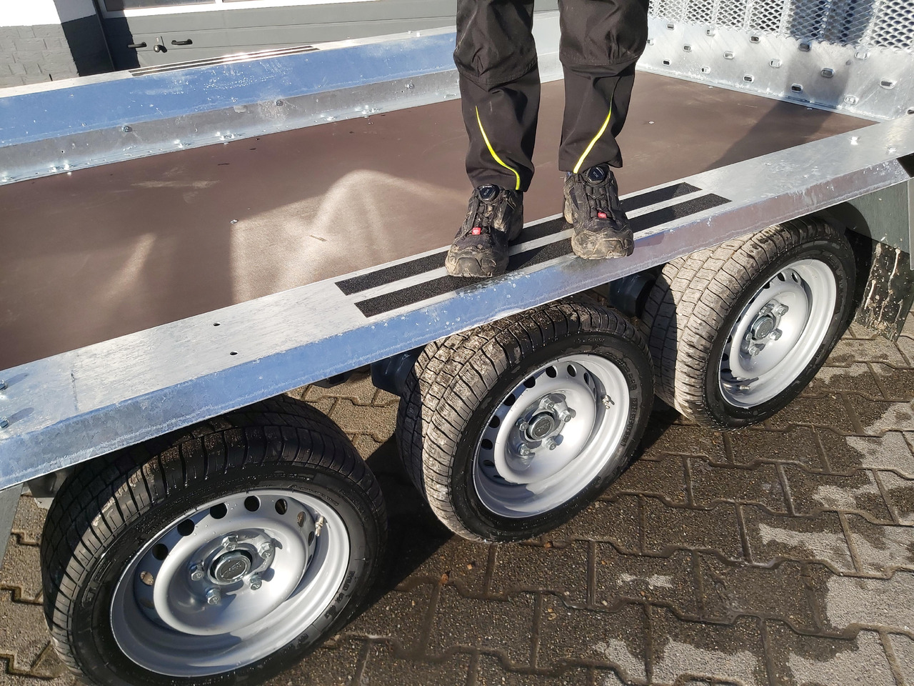 Martz Maschinentransporter BUILDER XL Bau-3 3500/3 400x180x30cm Auffahrklappe Tridem (XL) 3500kg - مقطورة لنقل المعدات: صورة 4 Martz Maschinentransporter BUILDER XL Bau-3 3500/3 400x180x30cm Auffahrklappe Tridem (XL) 3500kg - مقطورة لنقل المعدات: صورة 4