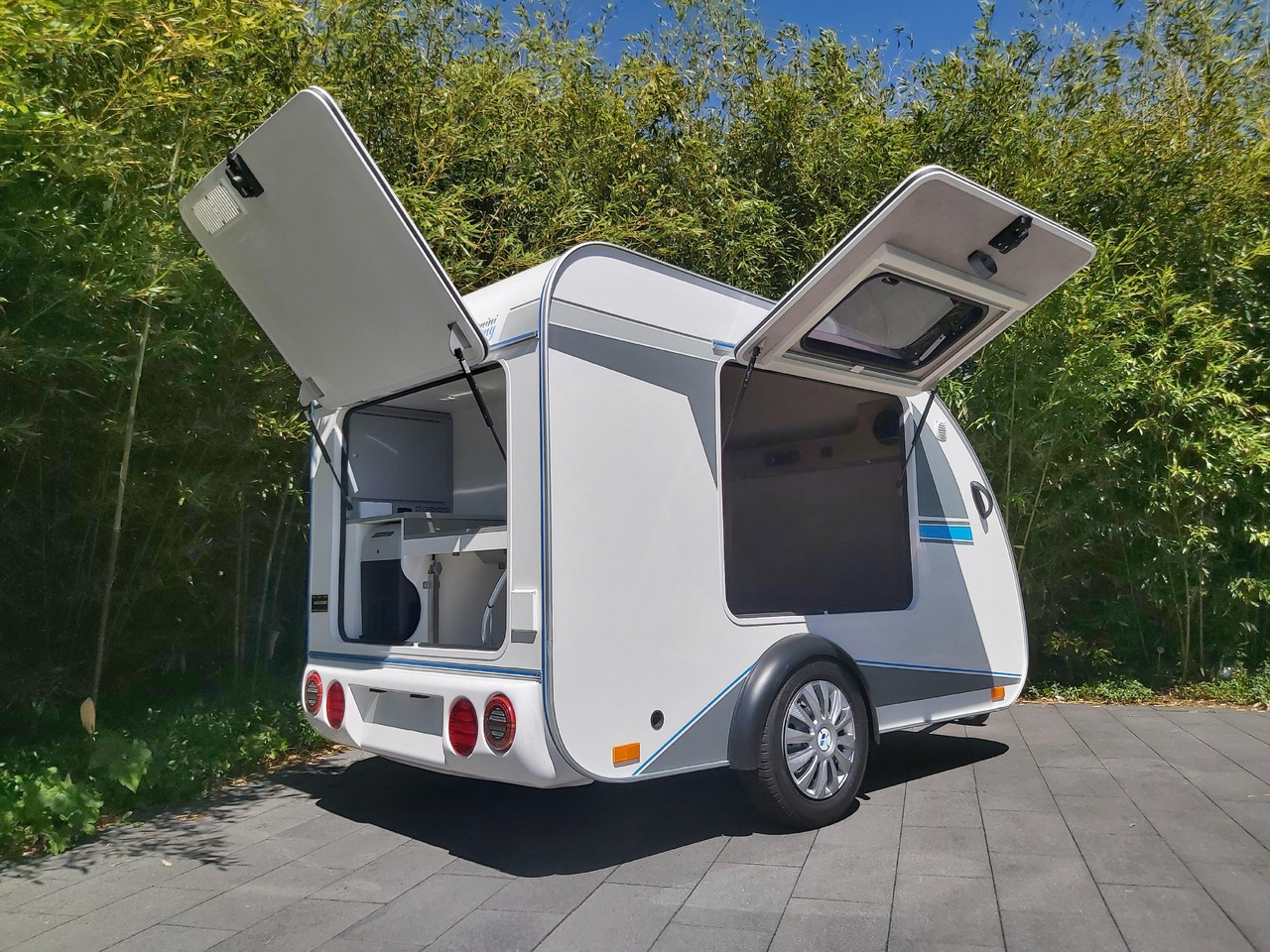 Mini Camper Mini Tommy TMC25 Basic V1 252x140x121cm Küche 100km/H 750kg ohne Bremse Winter Aktion - كرفان سحب: صورة 1 Mini Camper Mini Tommy TMC25 Basic V1 252x140x121cm Küche 100km/H 750kg ohne Bremse Winter Aktion - كرفان سحب: صورة 1