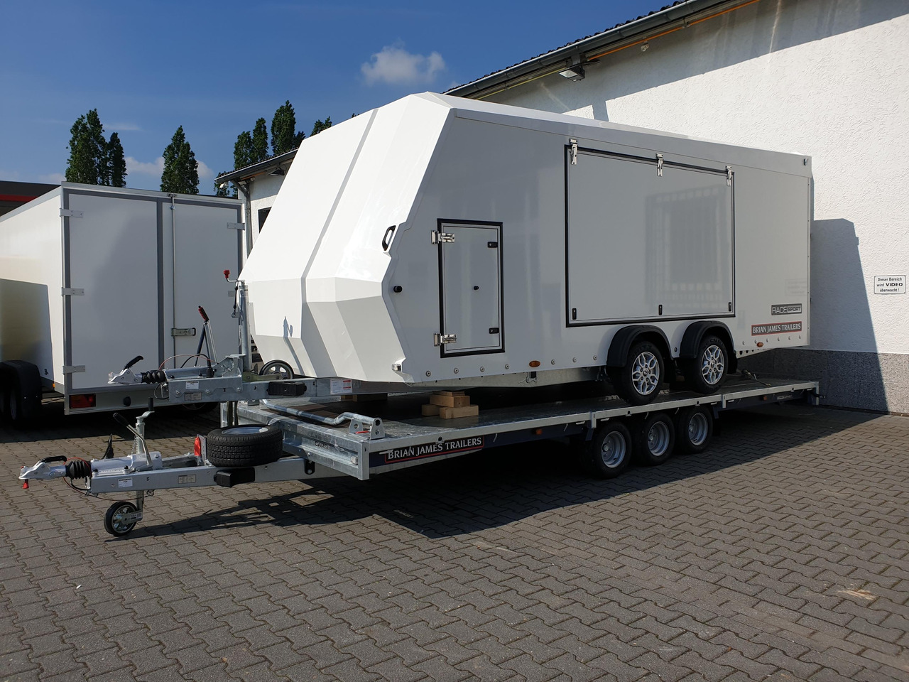 Race Sport Transporter 500x200x175cm Alufelgen silver 4x12" 3000kg Abverkauf - مقطورة بصندوق مغلق: صورة 3 Race Sport Transporter 500x200x175cm Alufelgen silver 4x12" 3000kg Abverkauf - مقطورة بصندوق مغلق: صورة 3