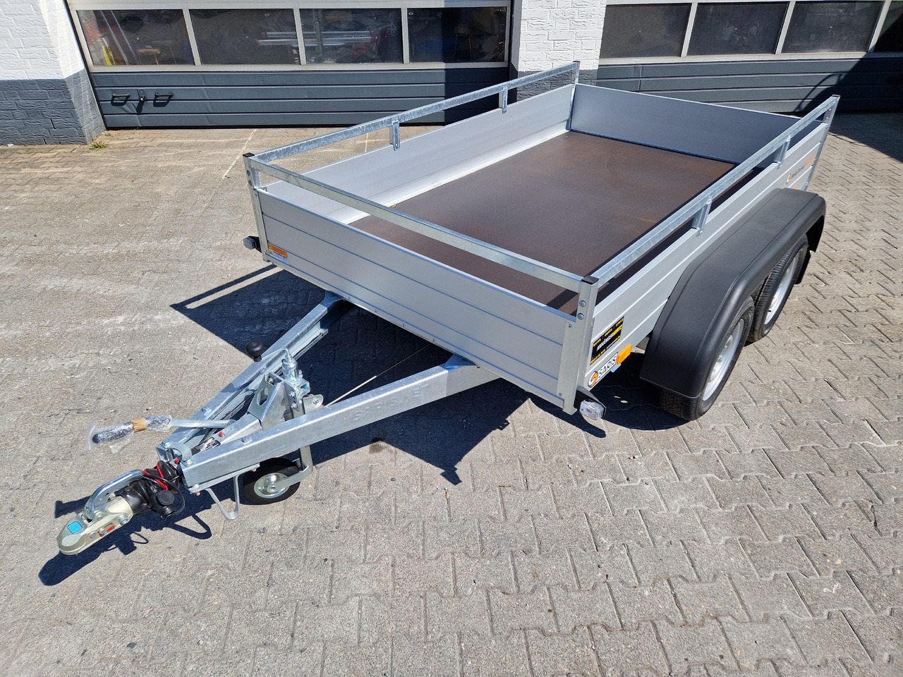 Saris Anhänger DW2000 McAlu Pro 255x153x43cm 2000kg kurz und breit - مقطورات مسطحة: صورة 2 Saris Anhänger DW2000 McAlu Pro 255x153x43cm 2000kg kurz und breit - مقطورات مسطحة: صورة 2