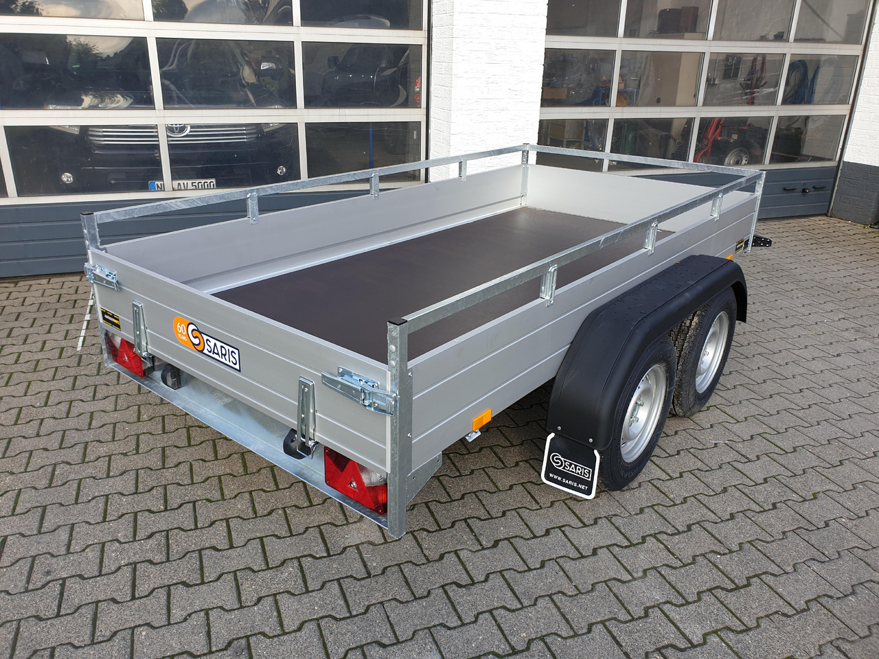 Saris Anhänger FW2700 McAlu Pro 305x153x45cm (M) 2700kg Winter online Aktion - مقطورات مسطحة: صورة 5 Saris Anhänger FW2700 McAlu Pro 305x153x45cm (M) 2700kg Winter online Aktion - مقطورات مسطحة: صورة 5